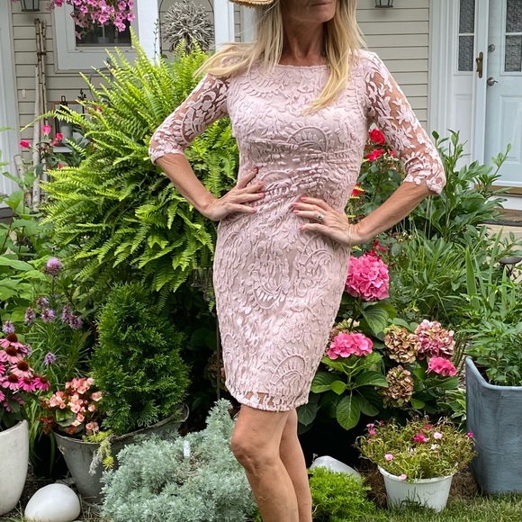 Adrianna Papell Dresses & Skirts - Adriana Papell pastel pink lace over dress.